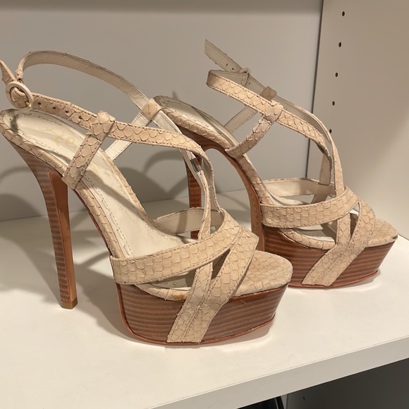 Alice and Olivia Cream Python strapped heels - Picture 1 of 5